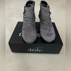 Grey Dansko short boot size 37
